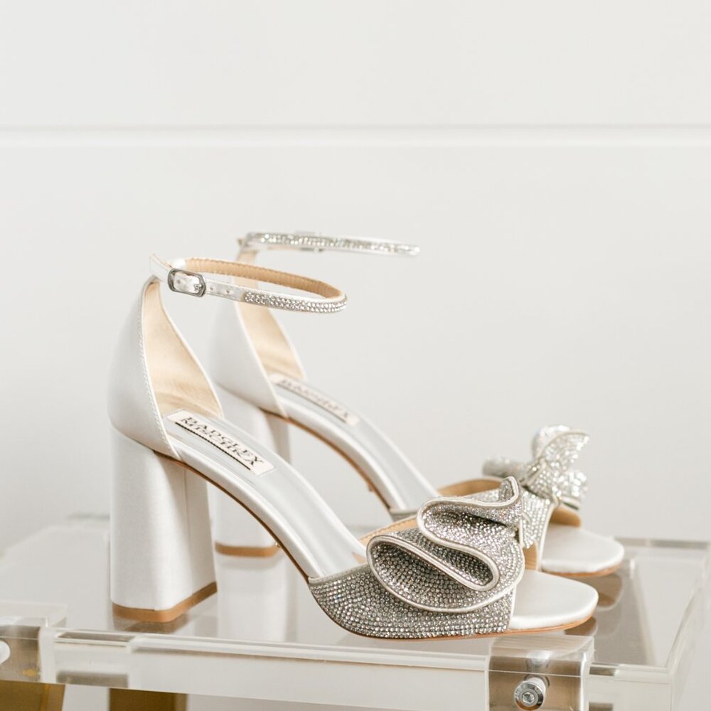 Badgley Mischka Poppy Wedding Block Heel Soft White 6 New Box Crystal - Picture 13 of 16